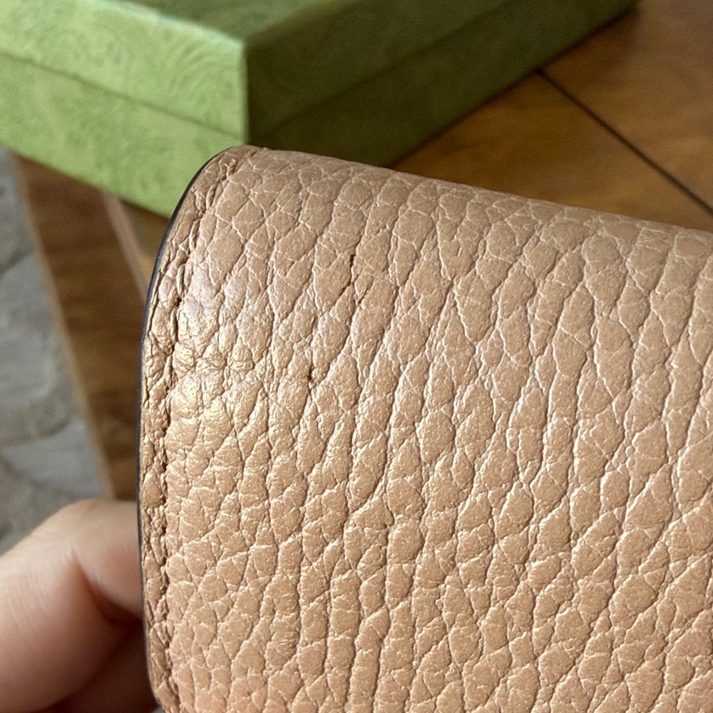Authentic GUCCI Interlocking GG Beige Leather Long Bifold Wallet - Picture 4 of 10